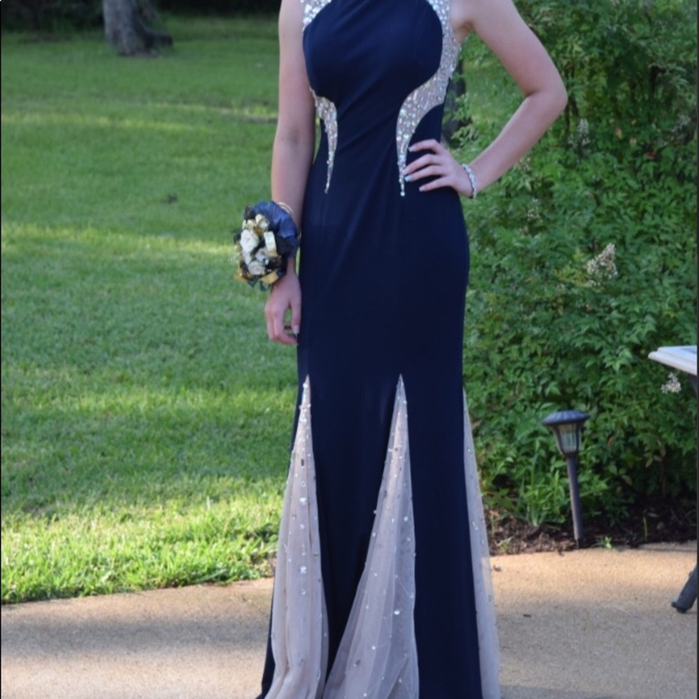 Prom dress fits size 1-2!